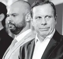  ?? Joel Silva - 9.abr.18/folhapress ?? O prefeito de SP, Bruno Covas, e o governador eleito João Doria, ambos do PSBD, na transição do cargo