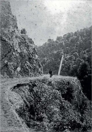 ??  ?? A traveller on the Manawatu¯ gorge road, before 1891.