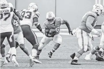  ?? CHARLES TRAINOR JR. ctrainor@miamiheral­d.com ?? Dolphins rookie running back Salvon Ahmed looks for running room against the Patriots at Hard Rock Stadium on Dec. 20. Ahmed, who averages 4.2 yards per carry, was claimed him off waivers Aug. 26, a day after the 49ers cut him.