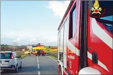  ??  ?? Inutili i soccorsi per un uomo di quarant’anni. Nello scontro anche tre feriti, due sono in gravi condizioni