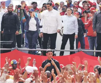  ??  ?? El Presidente de Venezuela, Nicolás Maduro, ayer en la marcha oficialist­a que cerró en el Palacio Miraflores.