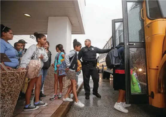  ?? Godofredo A. Vasquez / Houston Chronicle ?? Matagorda County residents load up a school bus at the Bay City Civic Center about noon Friday, several hours before Hurricane Harvey made landfall.