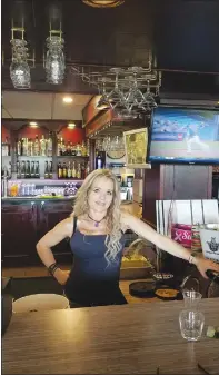  ?? NEWS PHOTO JEREMY APPEL ?? Rossco’s Pub manager Shelley Ursulak says increasing servers’ minimum wage to $15 an hour next year will discourage people from tipping.