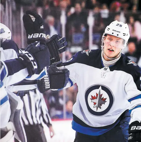  ?? PHOTO AFP ?? L’attaquant des Jets de Winnipeg Patrick Laine a marqué cinq buts, samedi soir, face aux Blues de St.Louis.