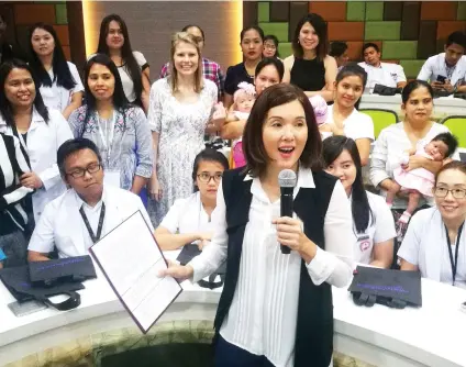  ?? SUNSTAR FOTO/ALEX BADAYOS ?? SAVING LIVES. Women’s advocate and former Senator Pia Cayetano (center) said one of the biggest problems why marginaliz­ed women don’t have access to reproducti­ve health care is they lack any informatio­n about it.