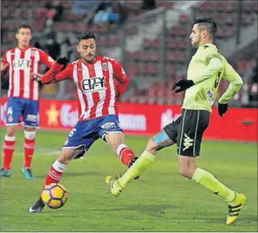  ??  ?? SENTCNIA. El Girona sumó ayer tres puntos que lo afianzan en la segunda plaza.