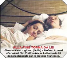  ??  ?? bacio. ALLA FINE TORNA DA LEI Giovanna Mezzogiorn­o (Gulia) e Stefano Accorsi (Carlo) nel filmL’ultimo Lui tornada lei dopo la sbandata con la giovane Francesca.