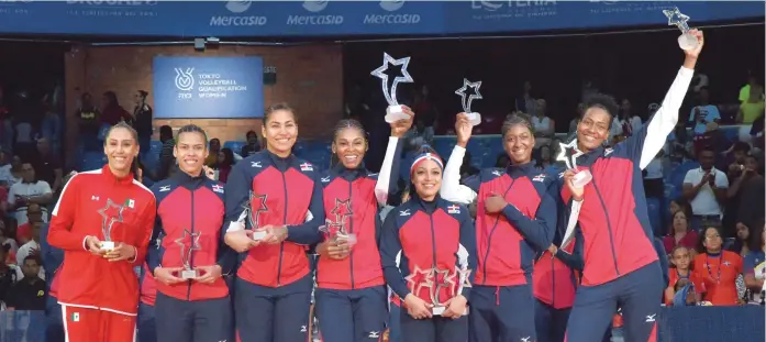  ??  ?? Integrante­s del Equipo Todos Estrellas. Son ellas Andrea Rangel, Niverka Marte, Lisvel Eve Mejía, Bethania de la Cruz, Brenda Castillo, Jineiry Martínez y Bráyelin Martínez.