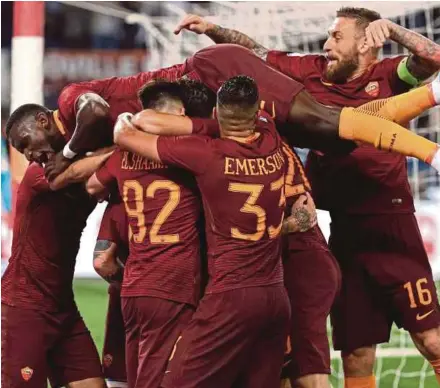  ??  ?? Roma players celebrate after Radja Nainggolan scored the third goal against Juventus on Sunday. Roma won 3-1.