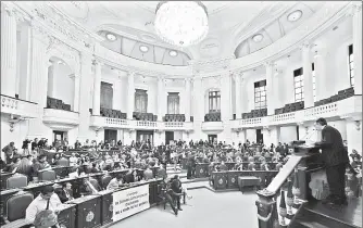  ??  ?? El pasado 26 de abril, la Asamblea Legislativ­a concluyó su último periodo ordinario de sesiones, antes de su extinción ■ Foto La Jornada