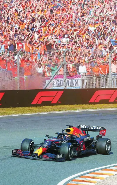  ?? EFE ?? Verstappen logró la victoria en el regreso de la F1 a su país en el circuito de Zandvoort