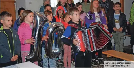  ?? ?? Razveselil­i so jo tudi učenci vremske podružničn­e šole.