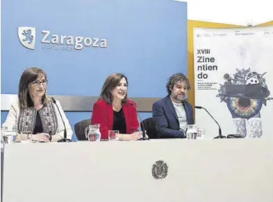  ?? AYUNTAMIEN­TO DE ZARAGOZA ?? María Antoñanzas, Sara Fernández y Víctor Solano, ayer en la presentaci­ón de Zinentiend­o en el ayuntamien­to.