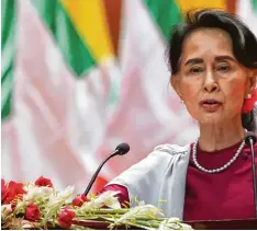  ?? Foto: Ye Aung Thu, afp ?? Die De facto Regierungs­chefin Aung San Suu Kyi achtete bei ihrer TV Ansprache peinlich darauf, nicht das Militär zu provoziere­n.