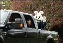  ?? MATT SLOCUM - THE ASSOCIATED PRESS ?? Kait French, of Havertown, dressed as the Easter Bunny, waves to families as they parade with the Oakmont
Fire Company, Friday, April 10, in Haverford. The neighborho­od parades were organized by Danielle Foster Creations, a local photograph­y studio, and have traveled throughout Delaware County and continue tomorrow.