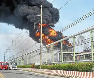  ?? — AFP ?? Massive blaze: Firefighte­rs working to extinguish the fire at the Mab ta Phut Industrial Estate in rayong province, eastern thailand.