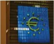  ?? Foto: Arne Dedert, dpa ?? Die EZB sucht nach Auswegen aus einer Zwickmühle.