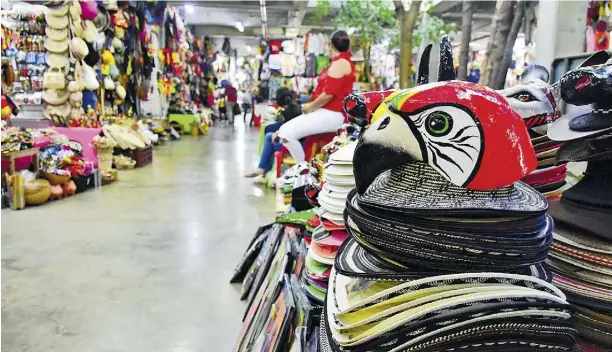  ?? Foto: john robledo, johnny olivares y mery granados ?? Según datos de la Cámara de Comercio de Barranquil­la, el Carnaval representa el 1,7% del PIB local.