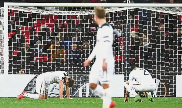  ??  ?? Crestfalle­n: Tottenham Hotspur’s Kyle Walker (right) and Jan Vertonghen (left) react after Gent scored their second goal in the Europa League last 32 second leg at Wembley on Thursday.