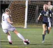  ?? PETE BANNAN — DIGITAL FIRST MEDIA ?? Emma Steigerwal­d (9) scored twice in Downingtow­n East’s 3-2 victory over West Chester East on Friday.