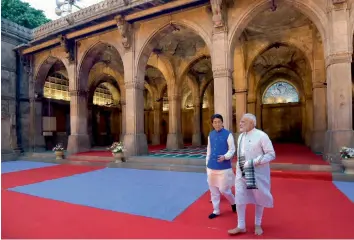  ?? — PTI ?? Prime Minister Narendra Modi and his Japanese counterpar­t Shinzo Abe during a visit to the Sidi Saiyyed Mosque in Ahmedabad on Wednesday.