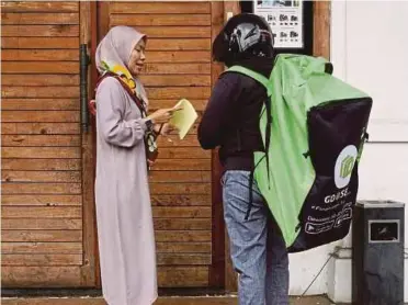  ?? BLOOMBERG PIC ?? Go-Jek got its start with ride-hailing and has since added a range of on-demand services that lets users pay bills, order food and buy movie tickets.