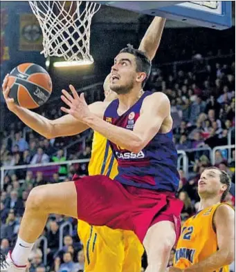  ?? XAVIER GÓMEZ ?? Una acción de Satoransky, que completó un excelente partido