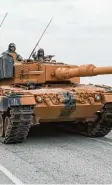  ?? Foto: dpa ?? Türkischer „Leopard 2“Kampfpanze­r an der syrischen Grenze.