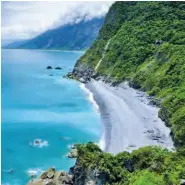  ??  ?? The Qingshui Cliff meets the ocean at the edge of Taroko National Park