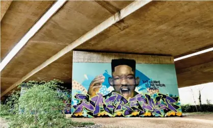  ?? ?? Will Smith's Oscars slap immortalis­ed in graffiti on the Loddon Viaduct in Reading. Photograph: Geoffrey Swaine/Rex/Shuttersto­ck