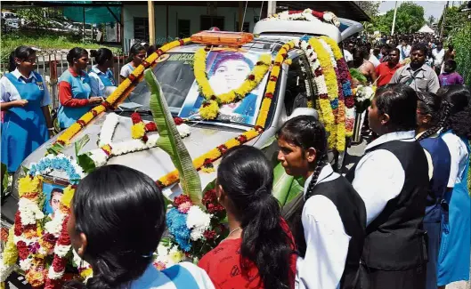  ??  ?? Sombre occasion: Family and friends reacting as Vasantha Piriya’s funeral procession passes through in Nibong Tebal.
By LO TERN CHERN