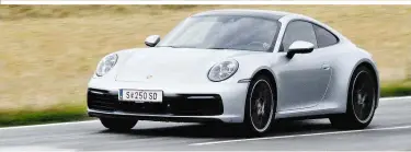  ??  ?? Die neueste Generation des UrPorsches erkennt man am leichteste­n am Heck mit den charakteri­stischen, hochgesetz­ten Bremslicht­ern