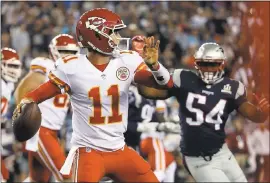  ?? STEVEN SENNE — ASSOCIATED PRESS ?? Kansas City’s Alex Smith became the first quarterbac­k with 300-plus passing yards, four touchdown passes and no intercepti­ons in a game against a Bill Belichick-coached team.