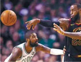  ?? AP FOTO / CHARLES KRUPA ?? SECOND TIME AROUND.
Boston’s Kyrie Irving guards former teammate LeBron James in their second meeting this season.