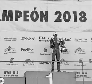  ?? Foto: Cortesía La de Cuadros ?? A SUS 15 años, Max Gutiérrez consiguió el título de las Mikel´s Trucks en la Nascar Peak México Series 2018, lo cual dejo muy contento y satisfecho al piloto, equipo y familia por el gran trabajo.
