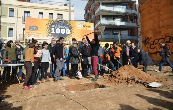  ?? (Fotoğraf: La Borda / Lacol’un izniyle). ?? 5 5 Can Batlló alanında, “La Borda” kooperatif konutların­ın temeli atılıyor, 2017