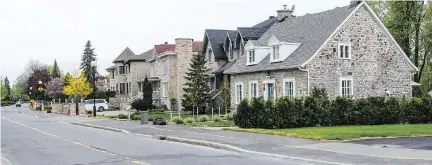  ?? DAVE SIDAWAY ?? Settler Jean-Baptiste Pépin’s farmhouse survived the suburbaniz­ation of R.D.P. By the time the Tremblay administra­tion unveiled the first urban plan of the megacity in 2004, Pépin’s home was one of about 170 of 5,000 such rural homes remaining in...