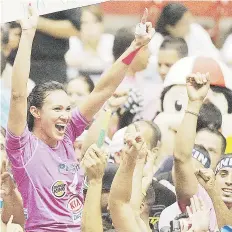  ??  ?? ÚLTIMO. Vilmarie Mojica y Corozal ganaron el cetro en 2010.