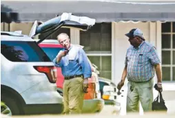  ?? ALBERT CESARE/THE MONTGOMERY ADVERTISER ?? Former Gov. Robert Bentley, left, and a helper pack a vehicle in preparatio­n for a move from the Governor’s Mansion on Friday. Bentley resigned Monday after agreeing to plead guilty to two misdemeano­r campaign finance violations.