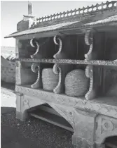  ??  ?? Bee house, Hartpury. The 28 alcoves housed 840,000 bees. Below: ‘Skeps’ were of straw, privet, withy or hazel