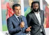  ?? ?? Luis Figo y Emmanuel Adebayor son embajadore­s de la candidatur­a conjunta.