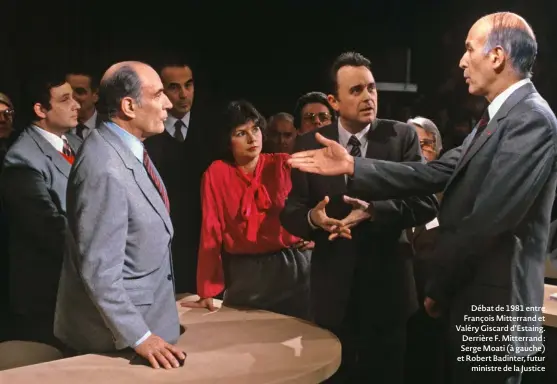  ?? ?? Débat de 1981 entre François Mitterrand et Valéry Giscard d’estaing. Derrière F. Mitterrand : Serge Moati (à gauche) et Robert Badinter, futur ministre de la Justice