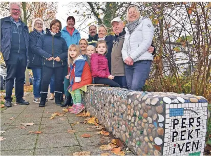  ?? FOTO: PRÜMEN ?? An der Entstehung des Mosaiks waren viele Akteure beteiligt. Im Frühjahr geht die Aktion weiter.