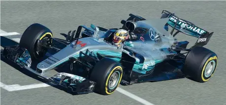  ??  ?? Favorita La Mercedes W08 guidata da Lewis Hamilton. Il campione inglese vuole il quarto Mondiale, il compagno di squadra è Valtteri Bottas (Studio Colombo)
