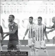 ??  ?? Moment nga ndeshja e fazës së parë, Kukësi-Tirana 1-3 e luajtur në Shkodër