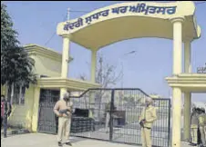  ?? HT PHOTO ?? Police personnel stand guard at the central jail in Amritsar.