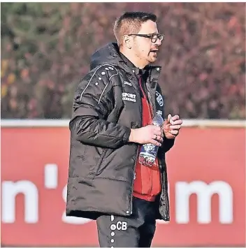  ?? FOTO: THORSTEN LINDEKAMP ?? Trainer Christian Böing, der früher beim SV Haldern im Tor stand, will beim Bezirkslig­a-Absteiger weiter auf den Nachwuchs setzen.