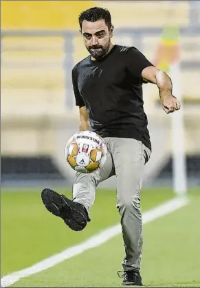  ?? FOTO: EFE ?? Siempre con el balón en la cabeza
Xavi ha dejado huella en tierras qatarís