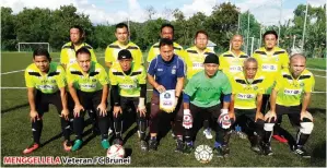  ??  ?? MENGGELLEL­A Veteran FC Brunei