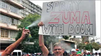  ??  ?? South Africans at Church Square in Pretoria as they prepare an Anti-Zuma march to the Union Buildings.